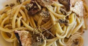 Spaghetti con tartufo e funghi deliziosi